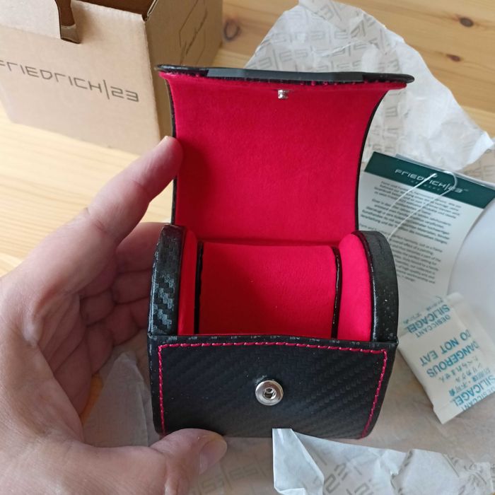 Луксозен калъф за часовник / пътувания Carbon на Friedrich Germany