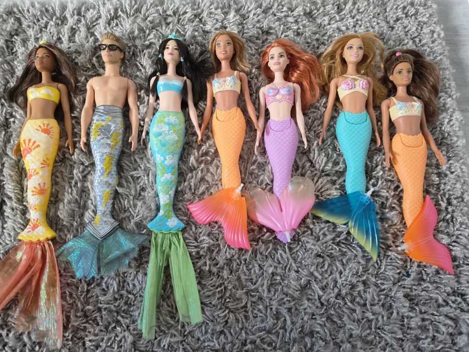 Păpuși Barbie sirena și Barbie Extra