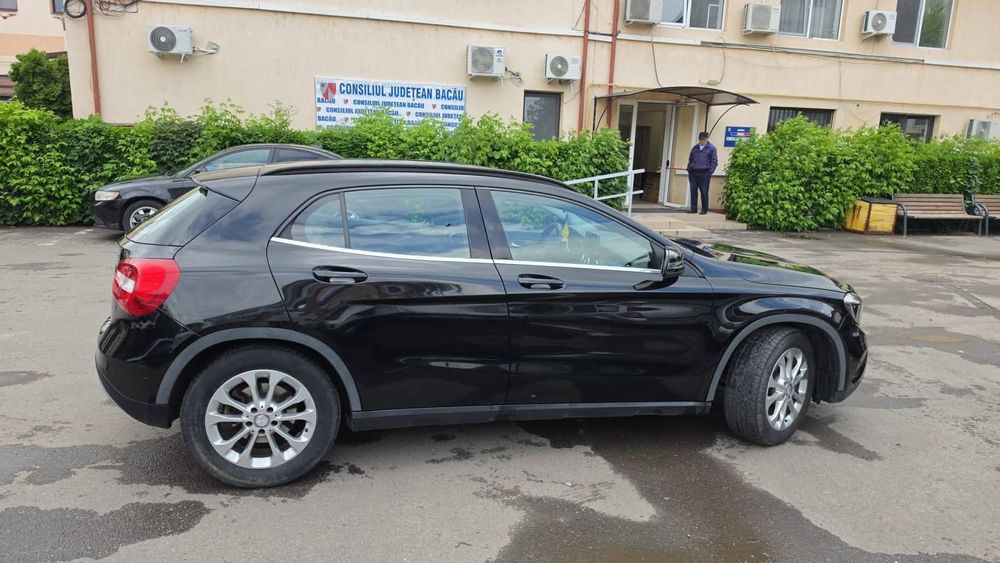 MERCEDES-BENZ GLA 2016