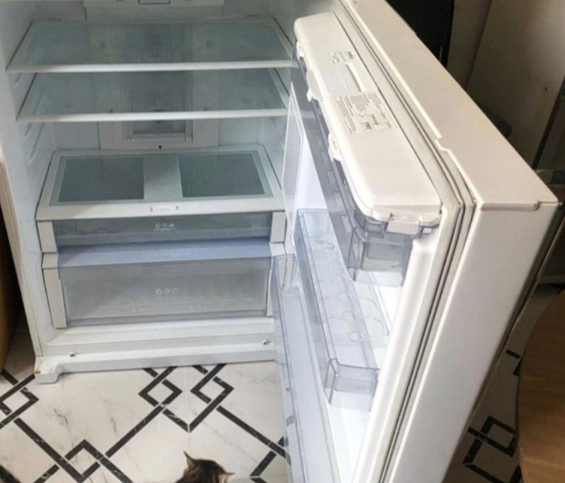 Продам LG холодильник