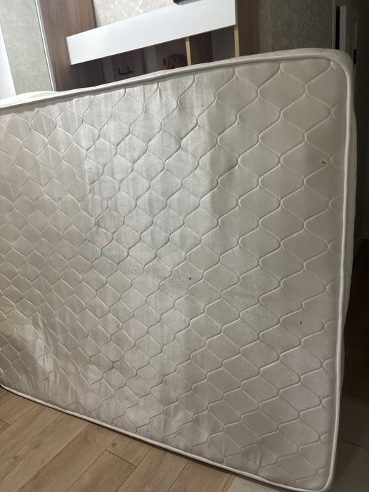 Продается матрас в хорошем состояний