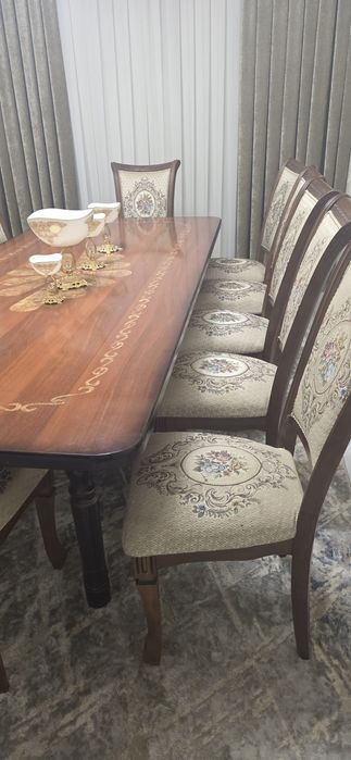 Столь.и стуль гастинние для гастей.
