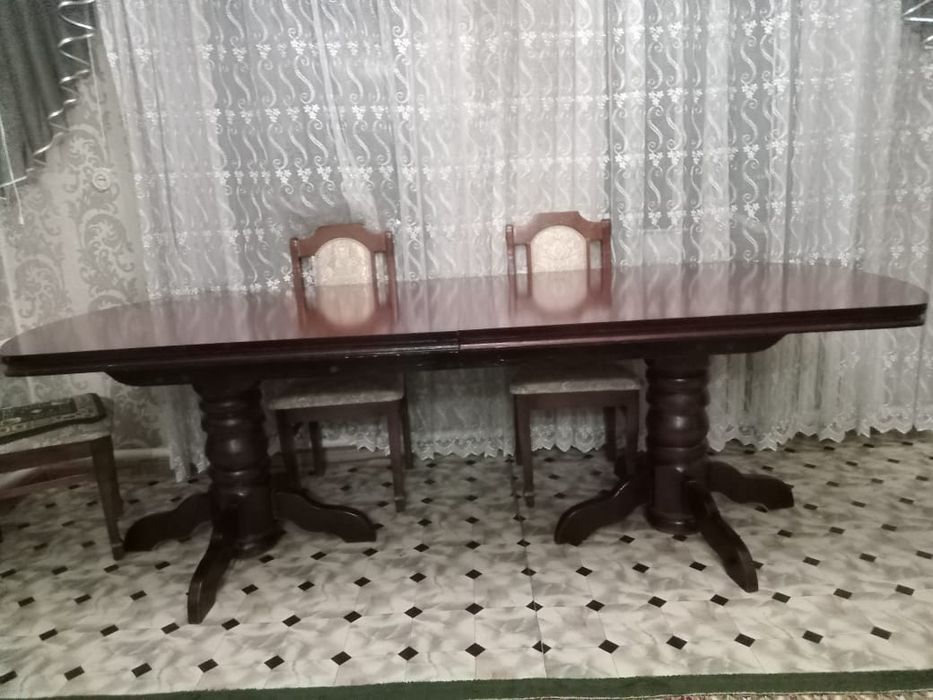 Продам стол в гостиную