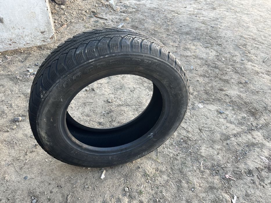 Продам зимнии шины