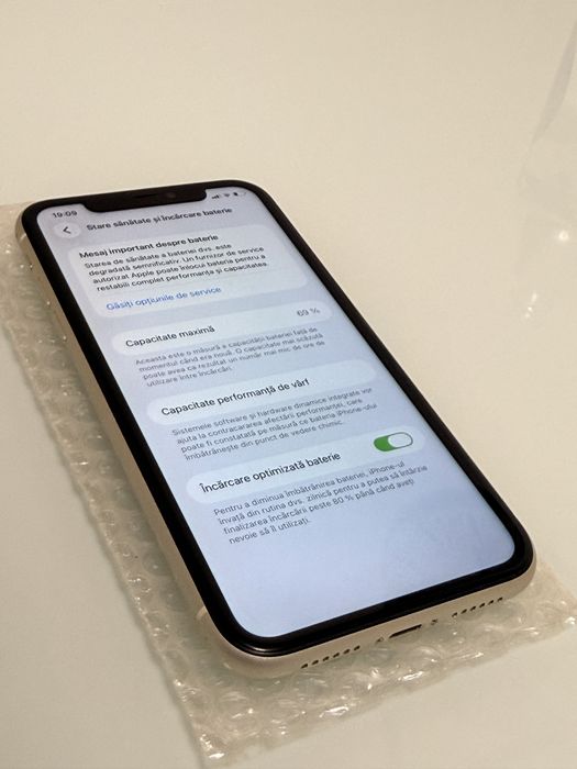 Apple / Iphone 11 / 64 Gb / White / cititi anuntul