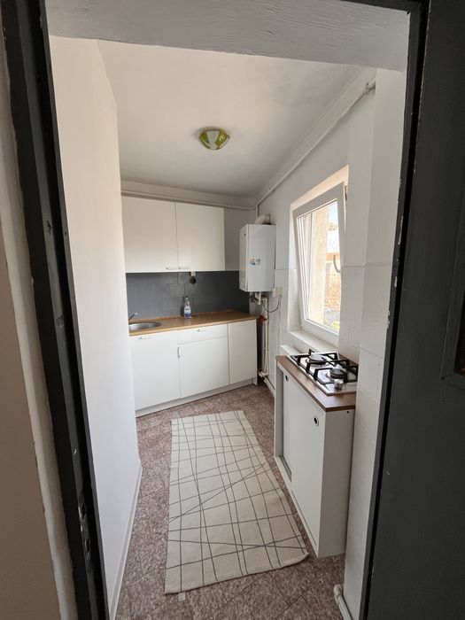 Inchiriez garsoniera conf 1 zona central