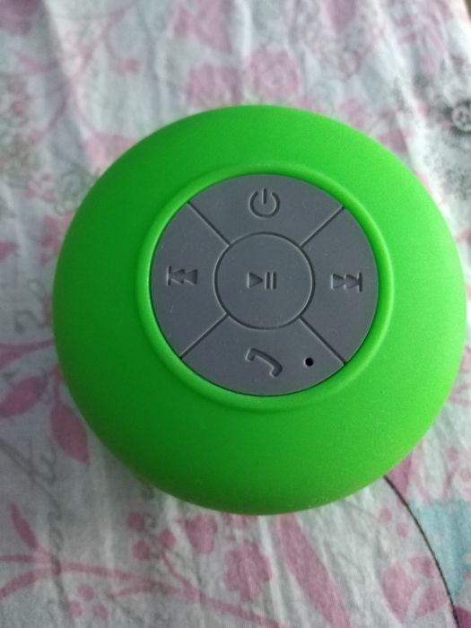 Boxa bluetooth cu ventuza rezistenta la umezeala