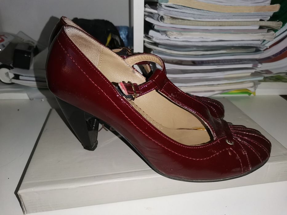 Pantofi din piele lacuită mar. 36