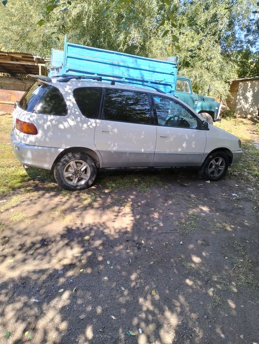 Тойота ипсум сатылады.