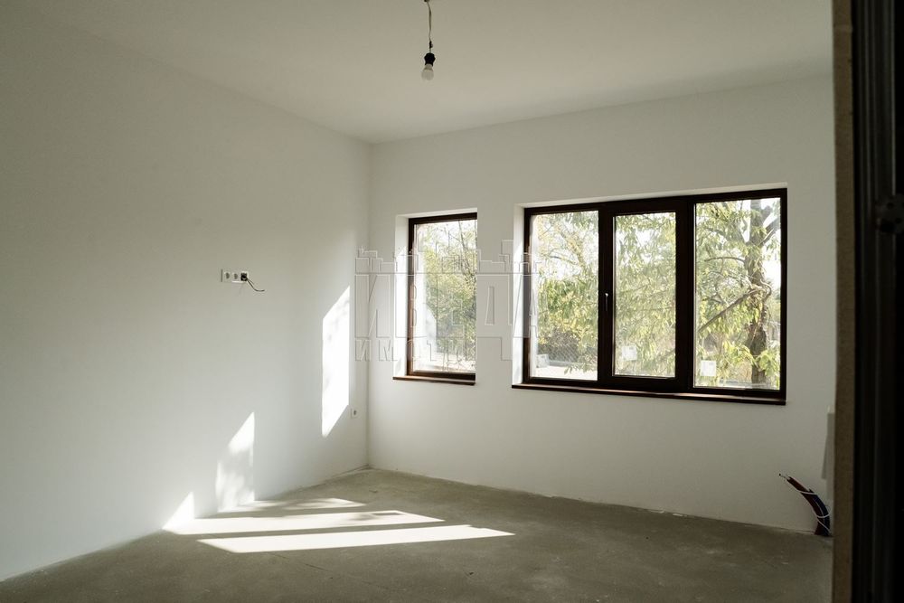 Продава се Къща в с. Здравец, Област Варна - 190 кв.м за 1132 €/кв.м - Снимка #10