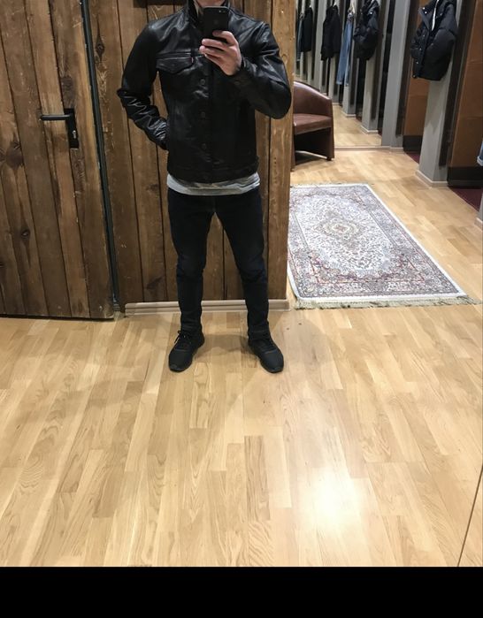 Продам кожаную куртку Levi’s