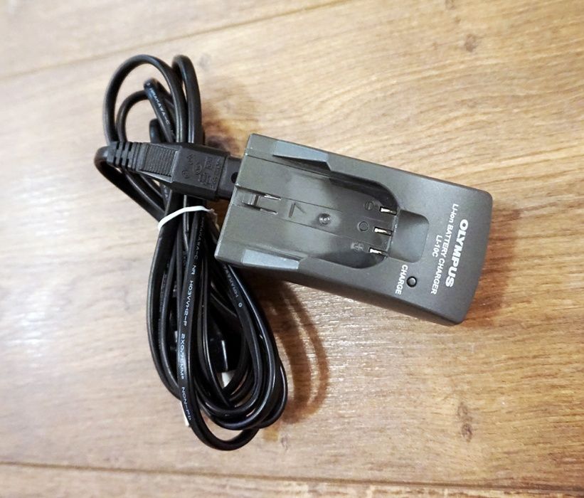 Зарядно за батерии OLYMPUS Li-10C