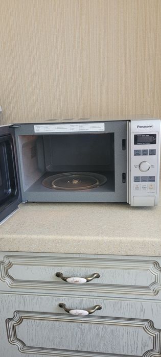 Продам микроволновую печь Panasonic
