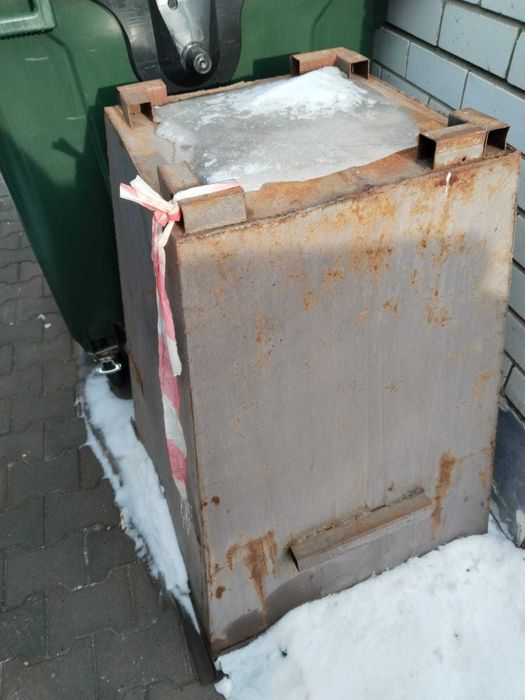 Продам мусорный бак