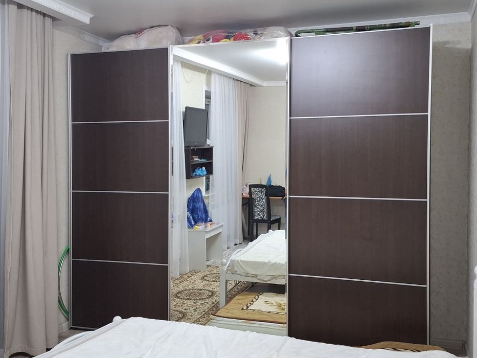 Шкаф купе, с движущимися дверьми