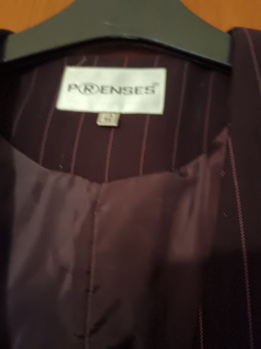 Дамски костюм бордо