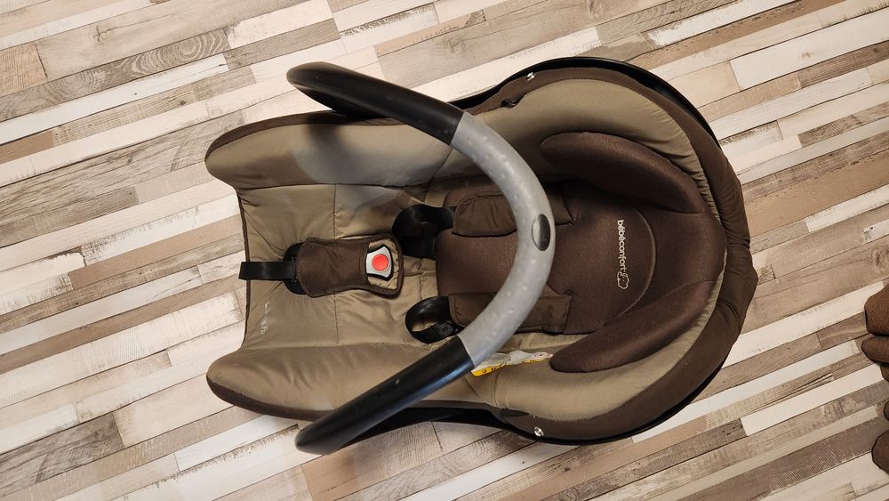 Продавам кошница за бебе за кола Bebe confort