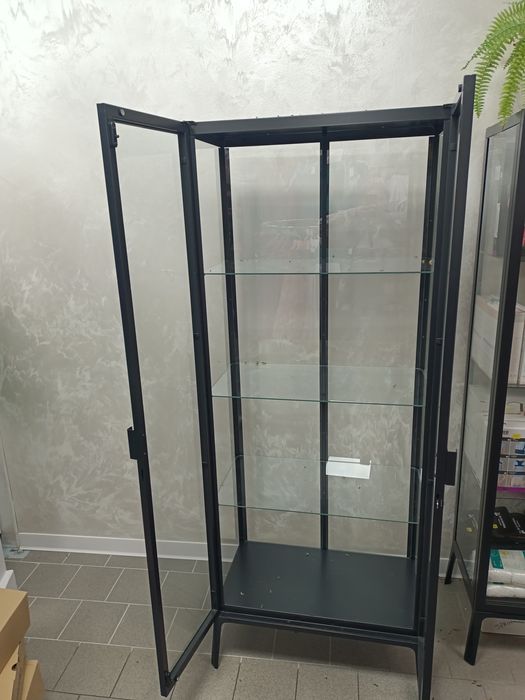 Vand vitrină prezentare