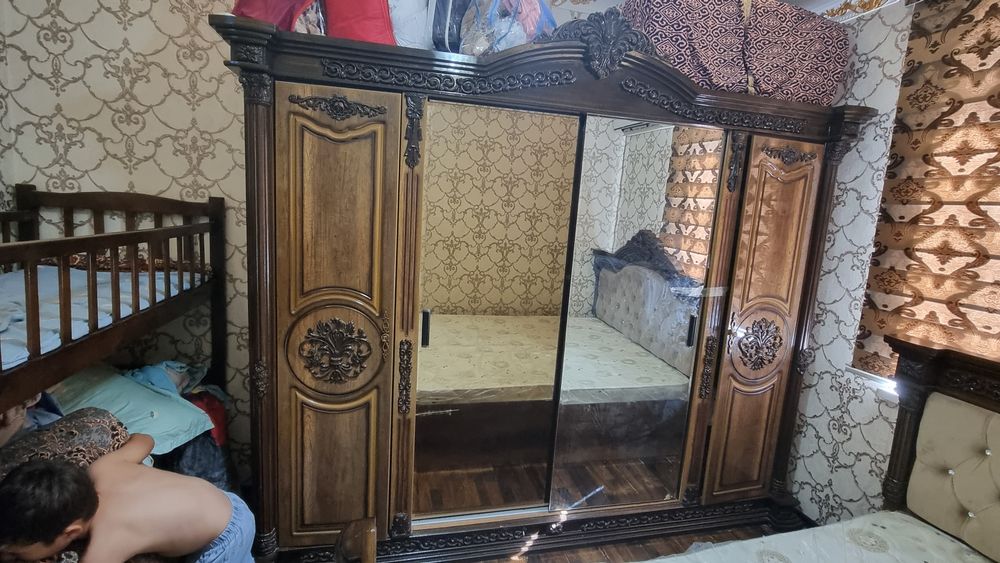 Spalni garnitur sotiladi