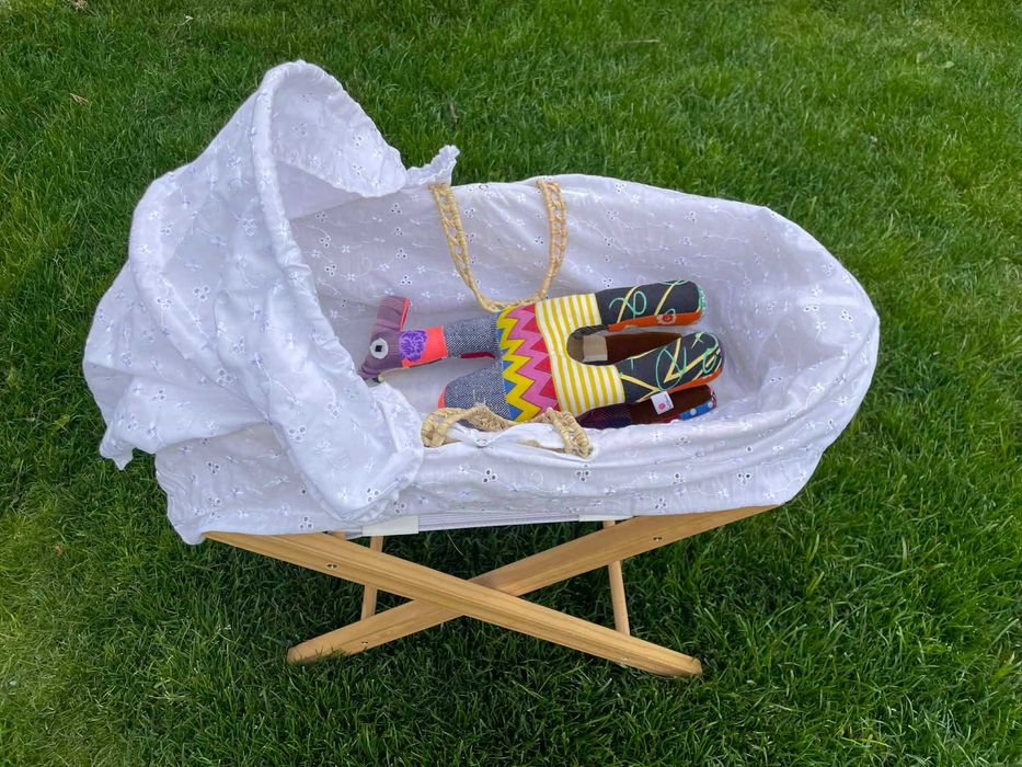 Landou, scaun de masa si cosulet pentru papusi