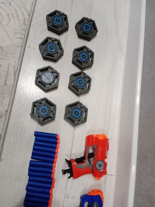 Пистолет и автомат игрушечный