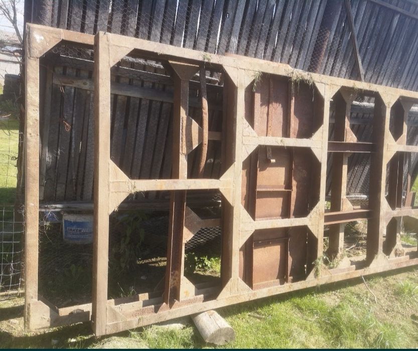 Remorca grapa lonjeroane cadru