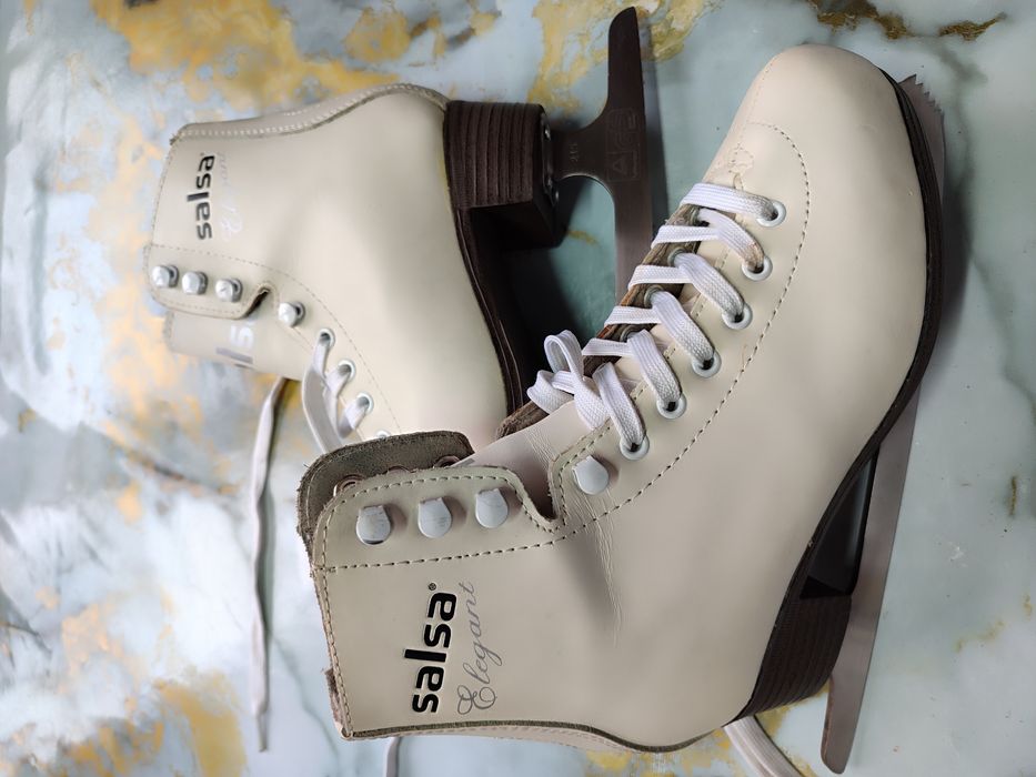 Фигурные коньки 34 размер (22,7см)