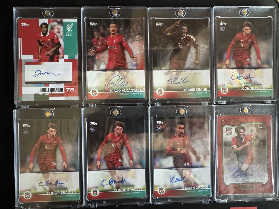 Футболни карти с автографи