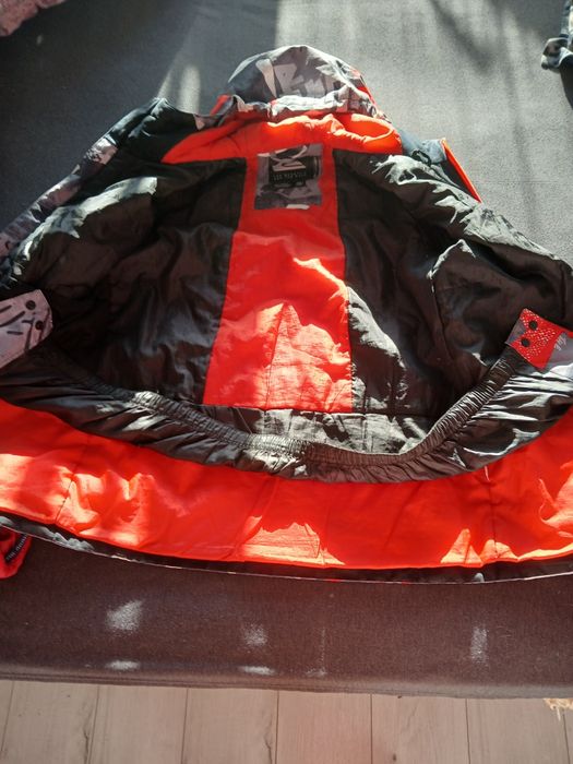 Продавам якета за момче-13-14  г