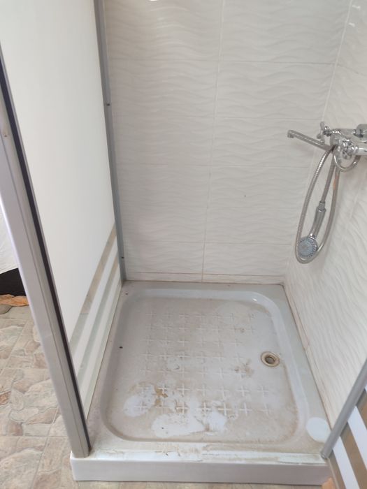 Душевая кабинка угловая