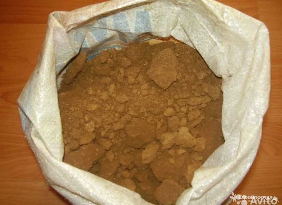 Красная глина в мешках