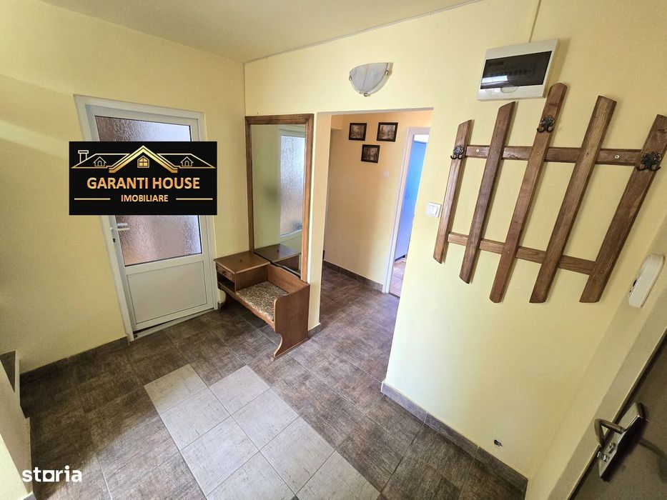 Victoriei, apartament cu 3 camere, decomandat, 325€/Luna