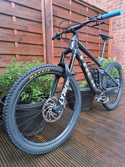 Trek Remedy 8 / 2023 / M/L