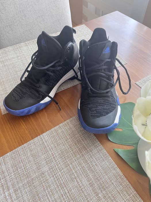 Баскетболни обувки adidas