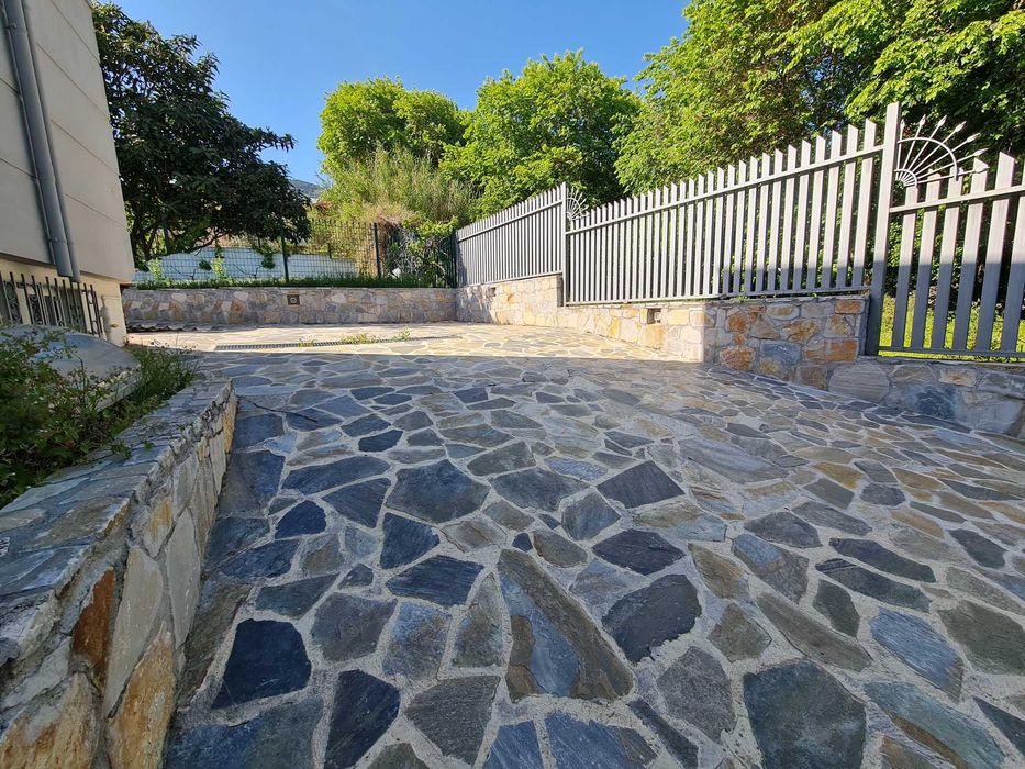 ПРОДАВА се самостоятелна къща 230кв.м в Palio Kavala (код 4184)