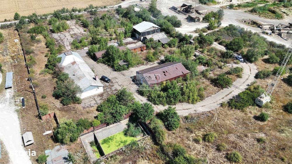 Teren intravilan 15.700 mp si constructii in zona Vrancart/Adjud/Vranc