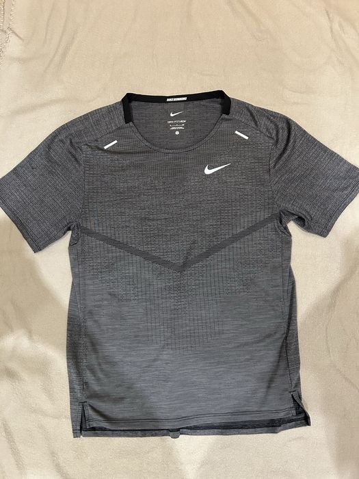 Мъжка тениска nike running dri fit. Размер s без следи пт употреба