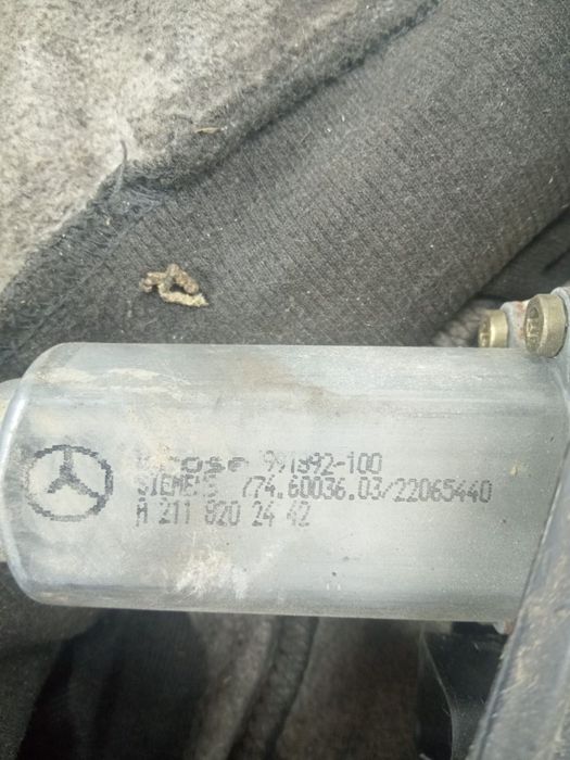 Macara cu motoras geam dreapta fata a2118202442 Mercedes-Benz E-Class W211  [din 2002 pana  2006]