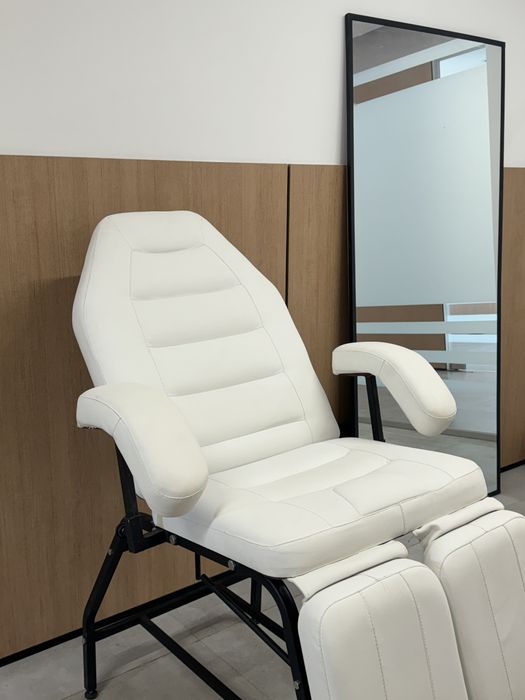 Сдам в аренду маникюрный стол