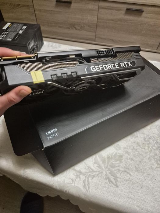 Видео карта и захранване . Използвани са 10 дни .