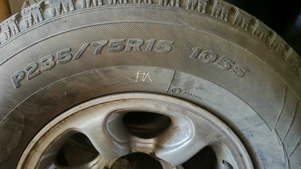 Продам резину 235/75 R15