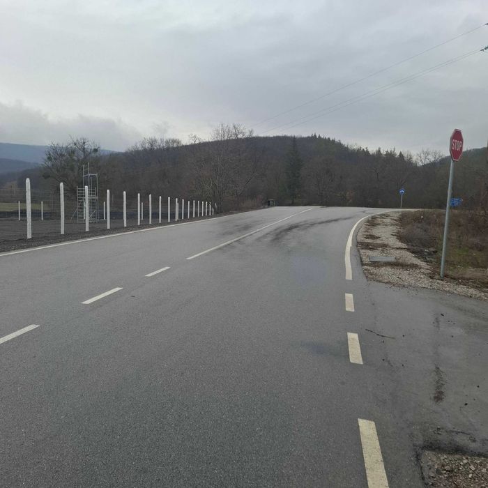 Парцел на главен път Жеравна -Котел