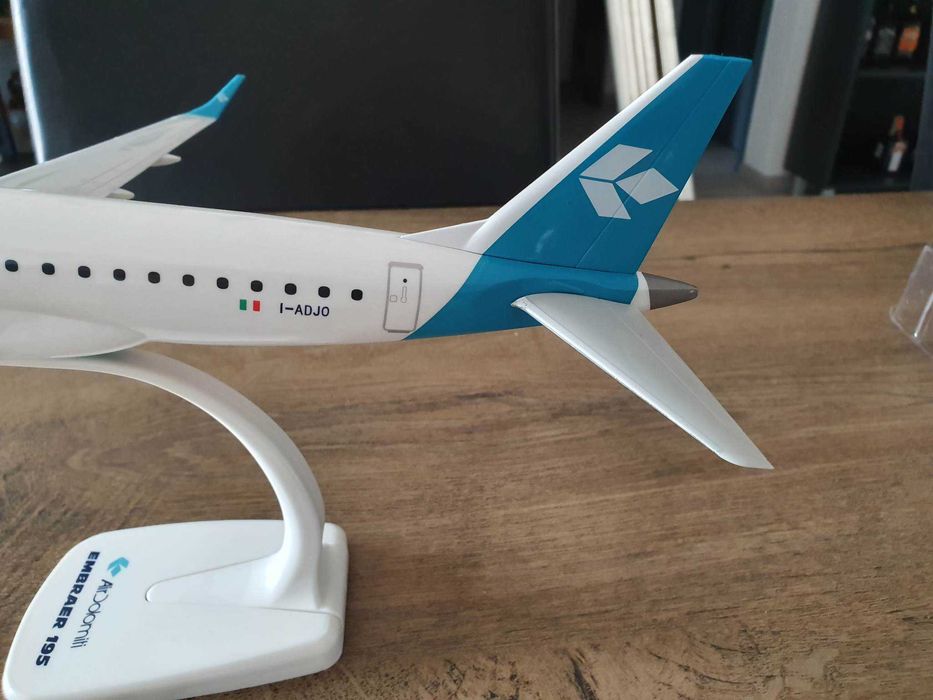 Macheta avion Air Dolomiti Embraer | Decoratie | Perfect pt cadou