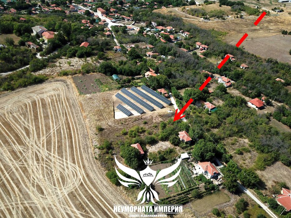 Продавам парцел УПИ с постройки 23кв.м. с 993кв двор село Ахматово