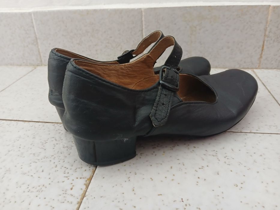 Скарпини за народни танци