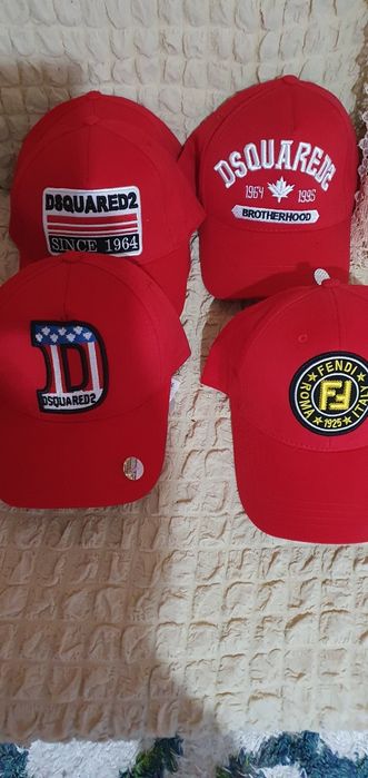 Sapca disquared.icon.moschino