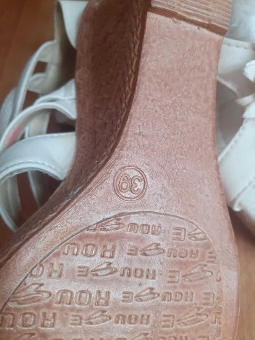 sandale albe nr39 inpecabile