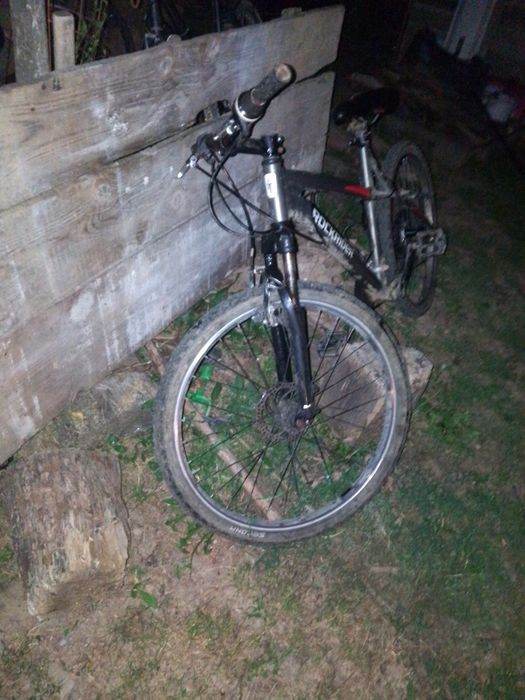 Bicicleta cu 27 de viteze și suspensie de calitate