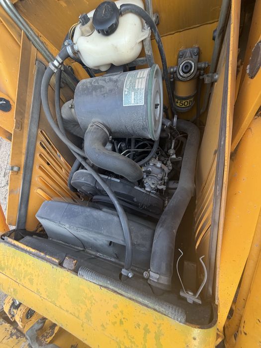 Продавам мини багер JCB 1CX 2000 година