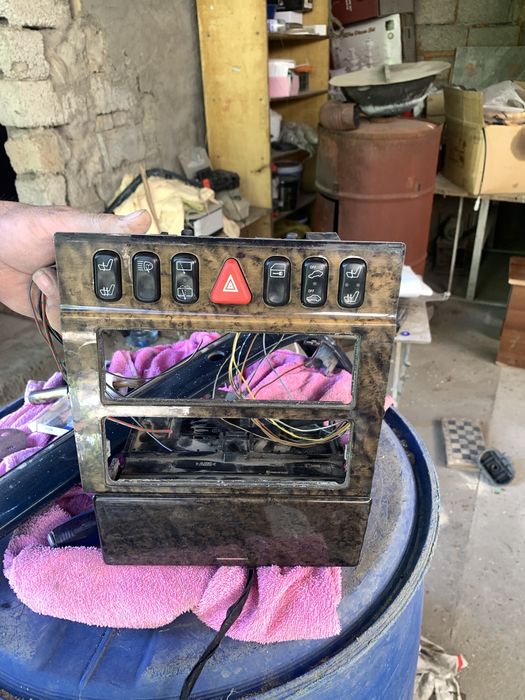 продается консоль управлений кнопками мерседес w210